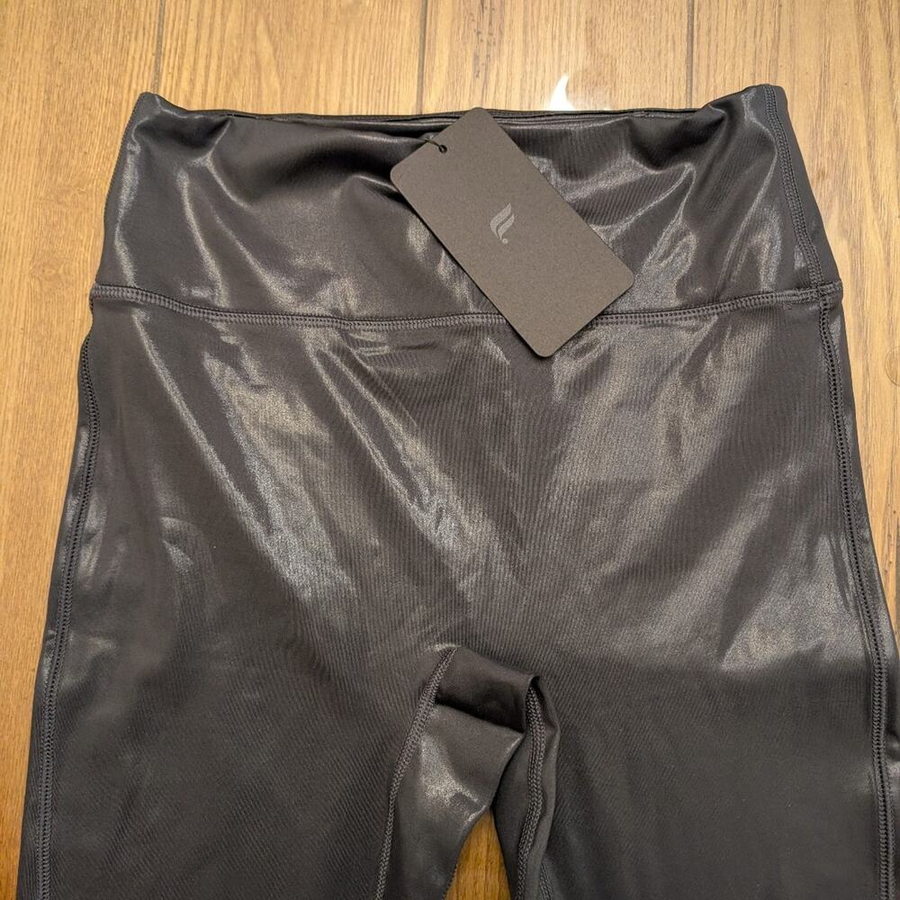Women's Fabletics Anywhere Shine Motion365+ Split Hem Legging Size M - Picture 2 of 9